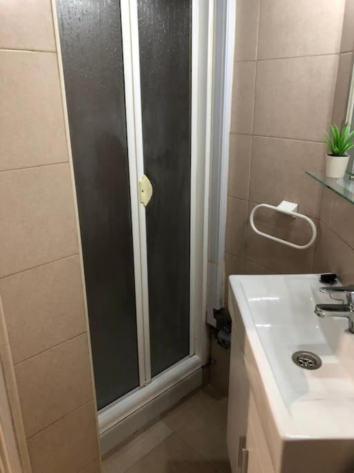 Canarias Calle, Pequeno Estudio Sin Cocina, Cama Doble Y Litera Individual En Zona Atocha - Delicias Apartment *